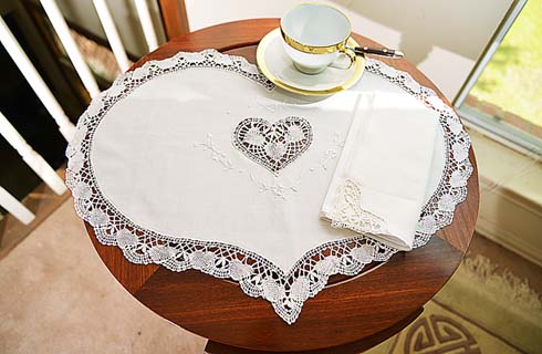 Southern Hearts Placemat Set. 4 pieces placemats & 4 napkins. - Click Image to Close